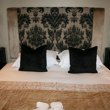 The New White Lion Hotel Llandovery Buitenkant foto