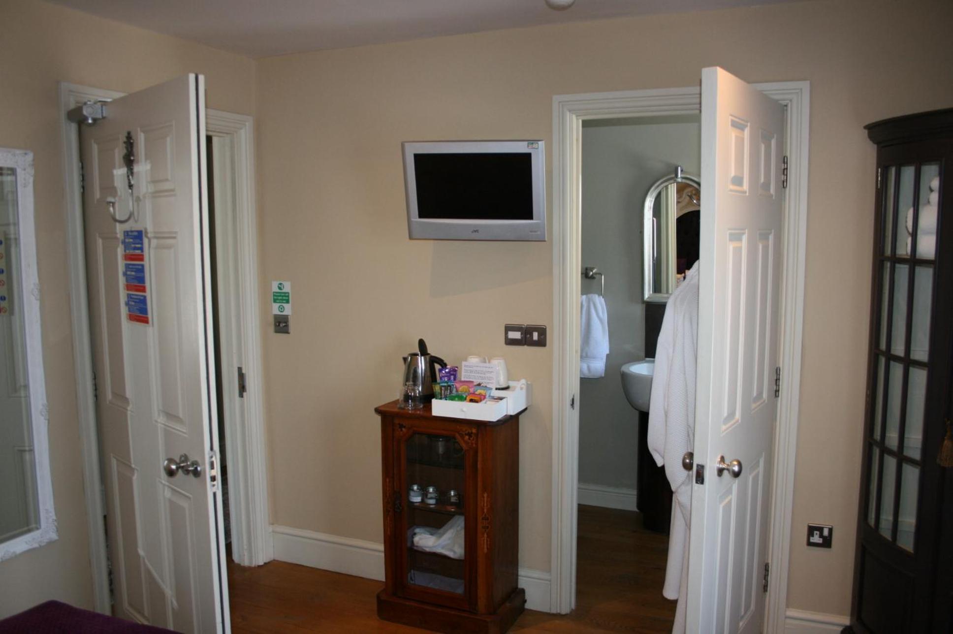 The New White Lion Hotel Llandovery Buitenkant foto