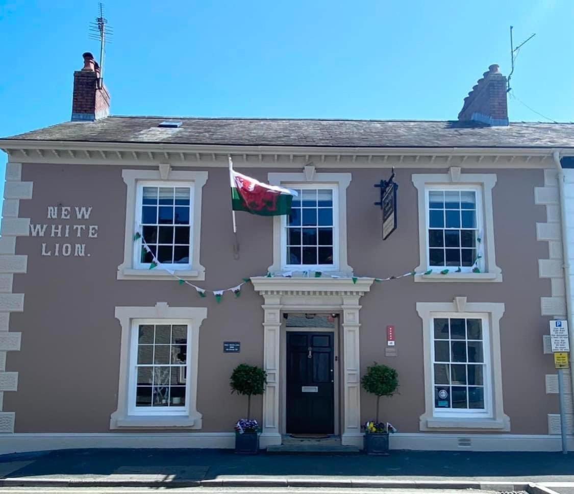 The New White Lion Hotel Llandovery Buitenkant foto